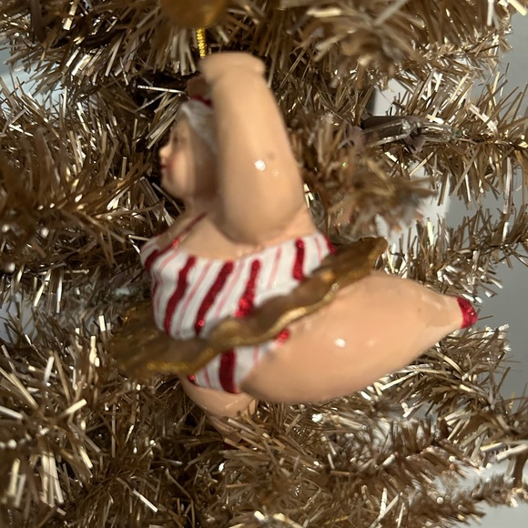 Katherine’s Collection ornament - Picture 6 of 6